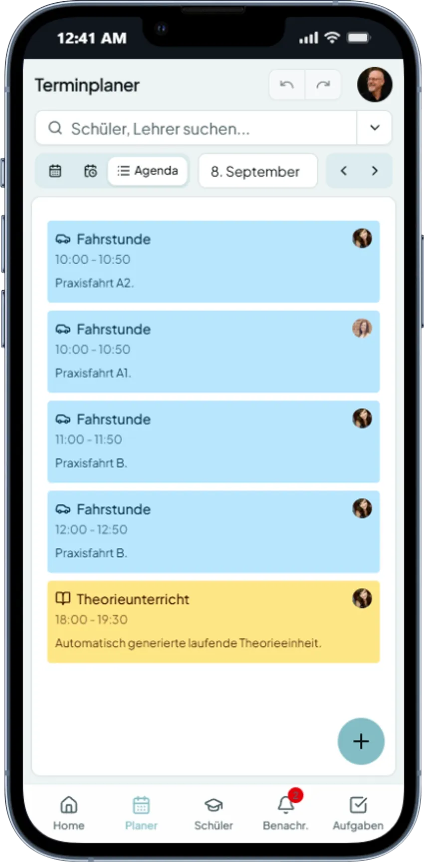 Fahrlehrer-App, Tagesagenda mit Fahrstunden und Theorieeinheit.